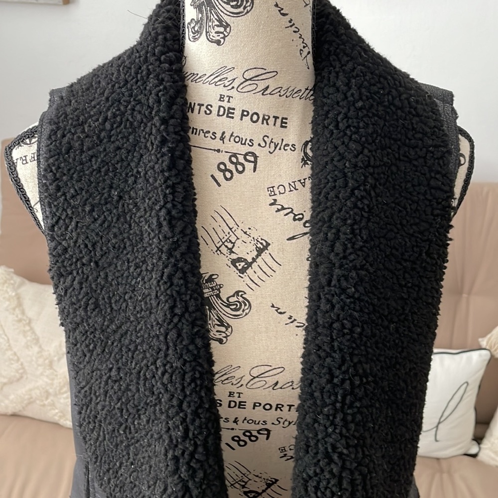 Black faux leather vest - Picture 3 of 9
